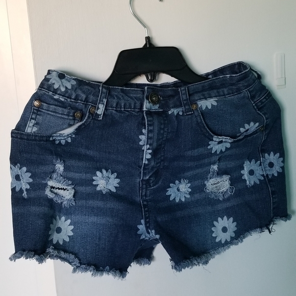 Daisy shorts - Picture 1 of 4